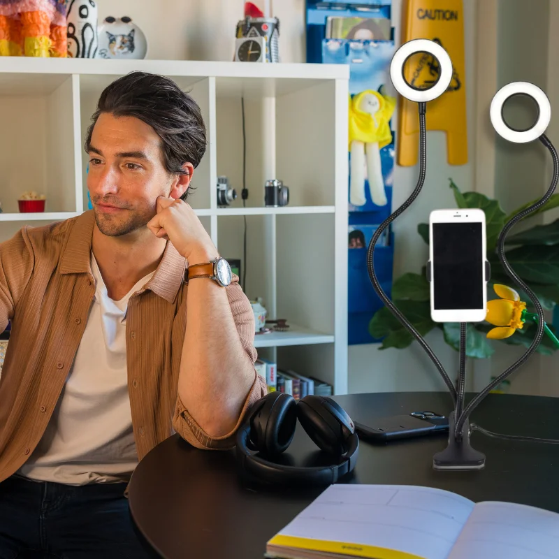 Grundig ED-95927: 2-in-1 Dual Ring light Clip-On Phone Holder Grundig ED-95927: 2-in-1 Dual Ring light Clip-On Phone Holder